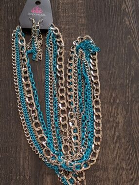 Paparazzi Silvertone  Necklace & Earrings Set NWT